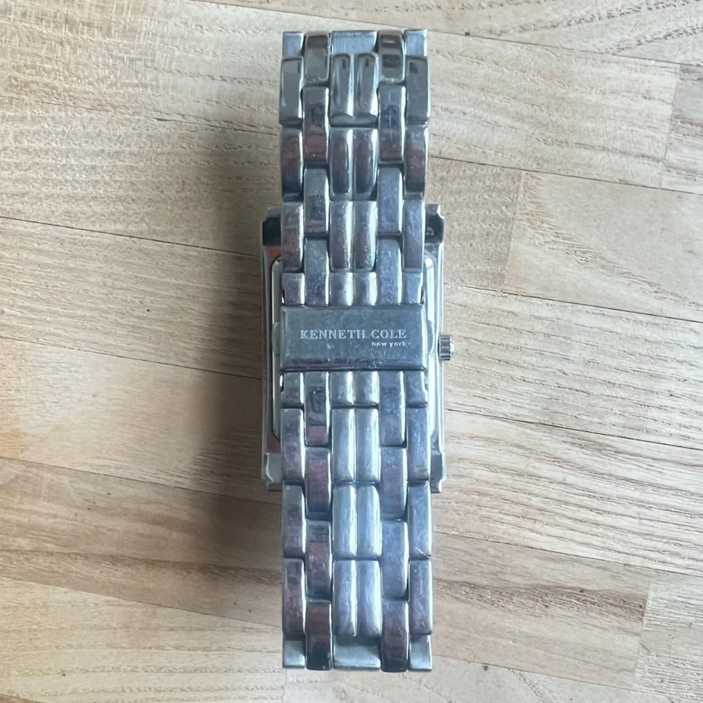 Kenneth Cole New York mens brown dial silver tone dress watch NEW BATTERY